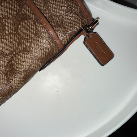 Authentic Coach shoulder bag! - Picture 7 of 7
